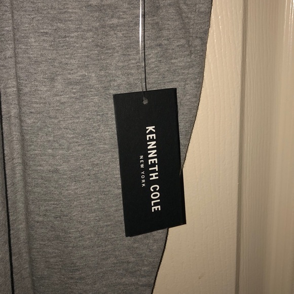 *Brand New* Men’s Grey V Neck Kenneth Cole Size L - Picture 3 of 4